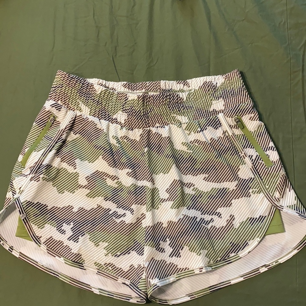 Avia shorts xs camo
